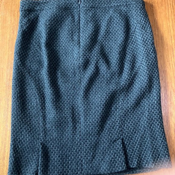 NWT 100% Wool Armani Skirt, New with Tag, Size 10 - Picture 2 of 6